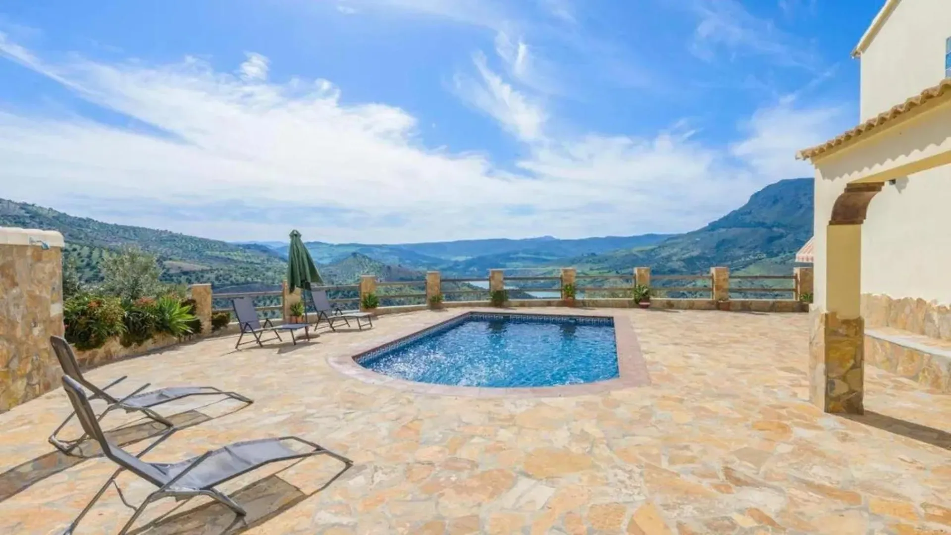 Comfortable Chalet In El Gastor With Private Pool